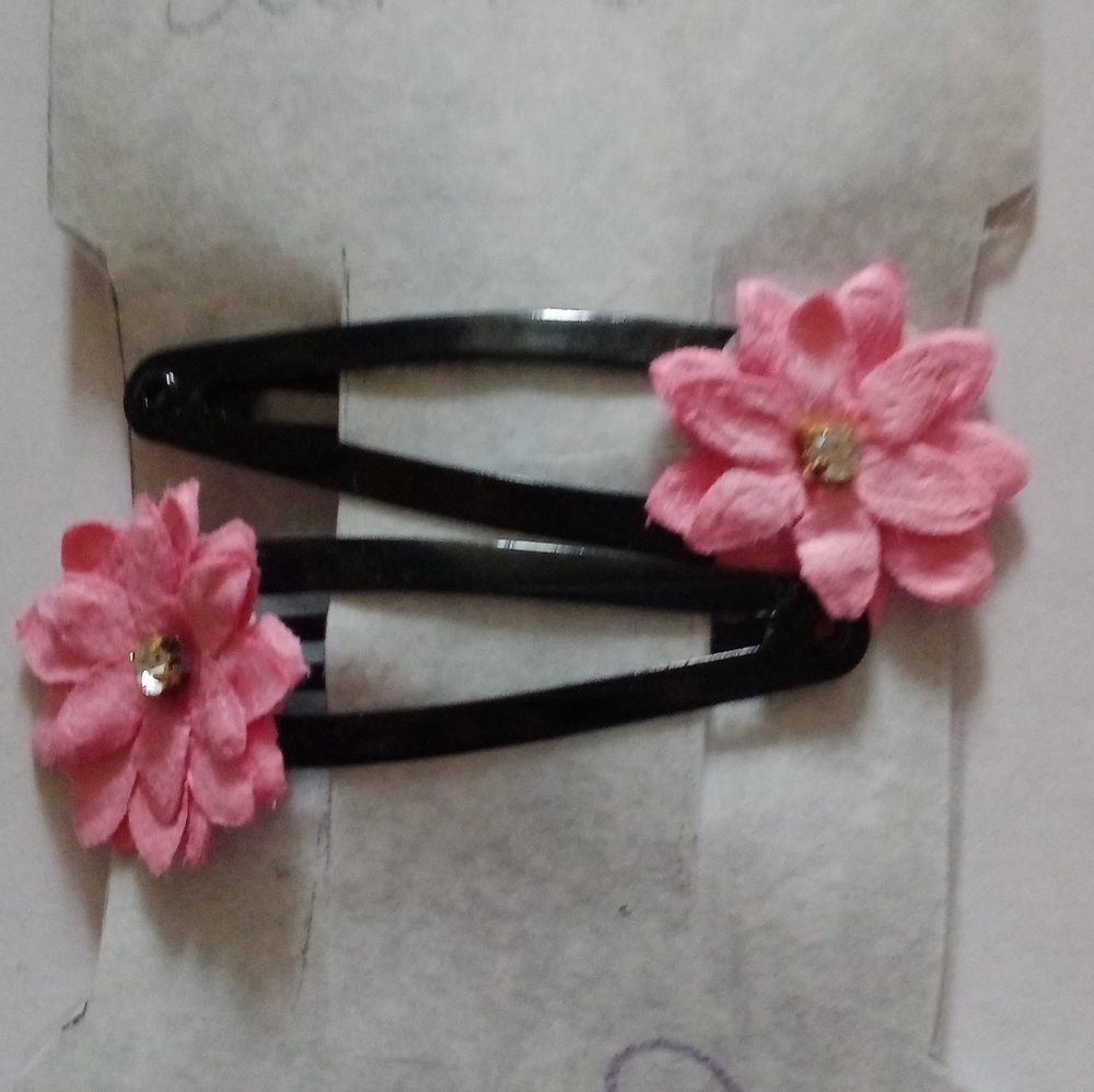 Black hair clip